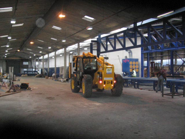 Hală atelier cu încărcător telescopic