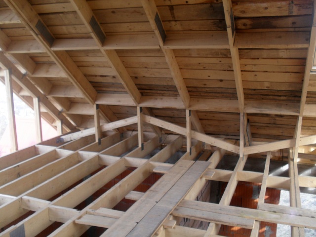 Șarpante și structuri din lemn
