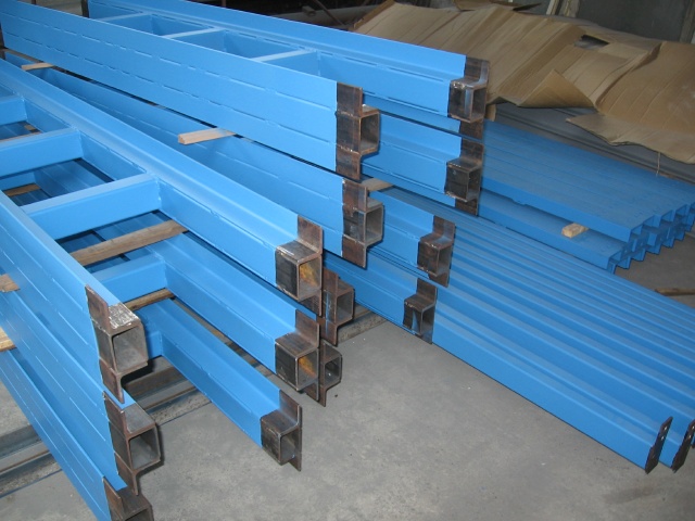 Elemente de structură metalică protejate anticoroziv, pregătite pentru montaj