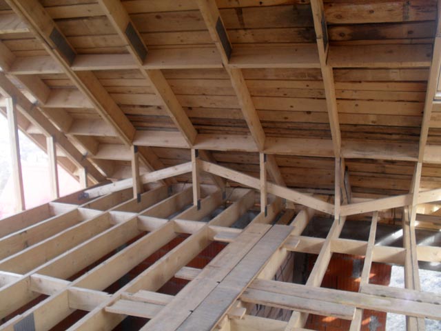 Șarpante și structuri din lemn